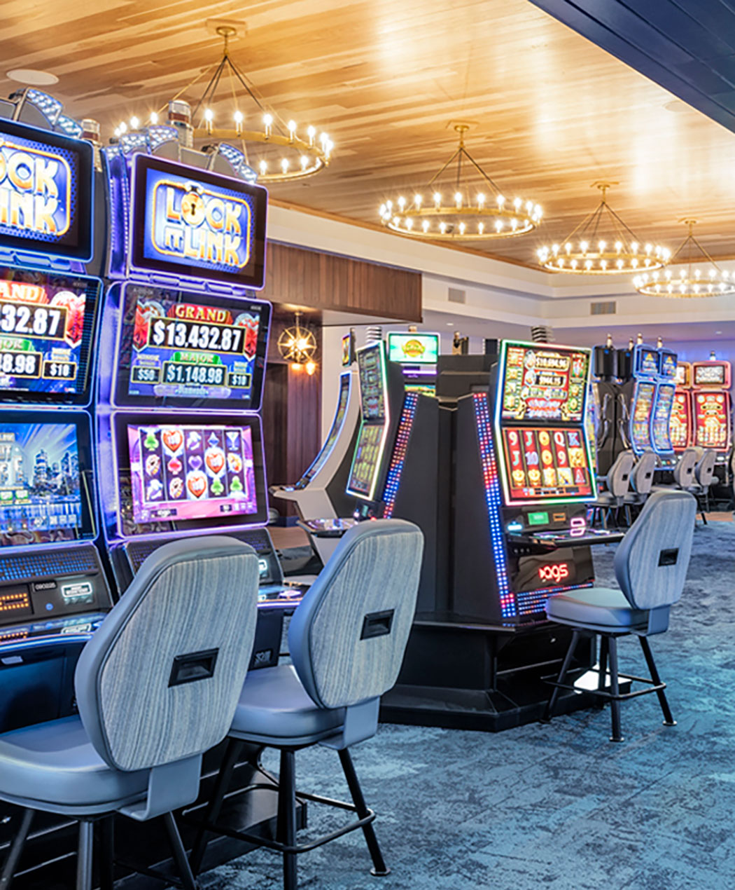 hot slot machines on the floor at lake house